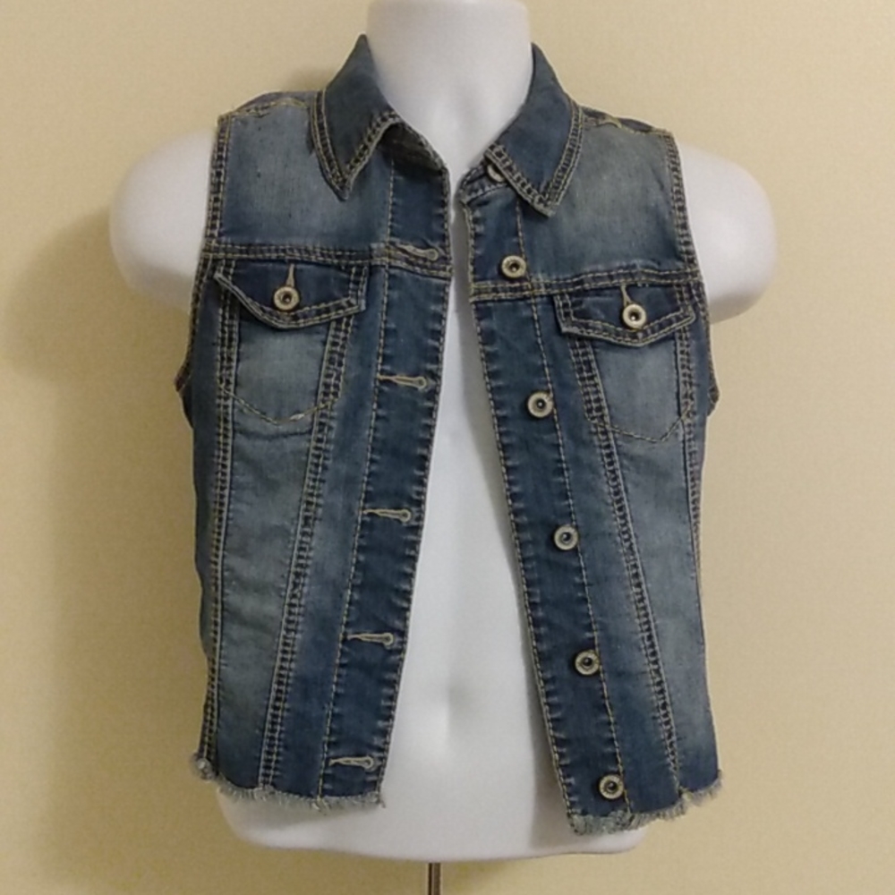 Maurices Stretchy Denim Vest + Size Small